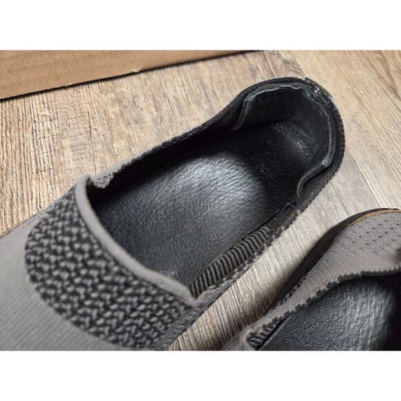 UGG Women's Sammy Slip-On Light Knit Sneakers Gray/Black Size 10 Shoes - Picture 3 of 9